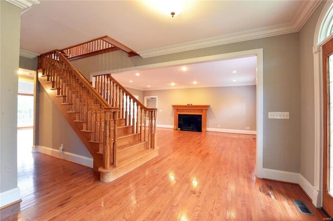 Building Photo - 8940 Ladue Rd