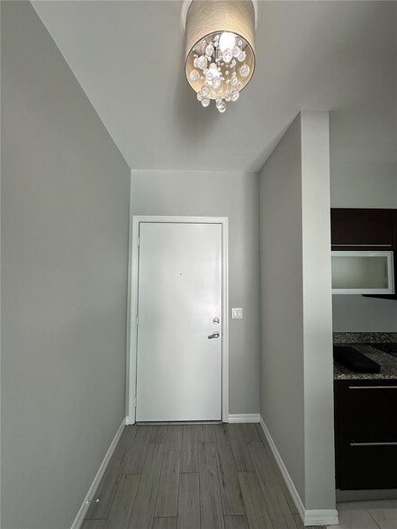 Building Photo - 950 Brickell Bay Dr