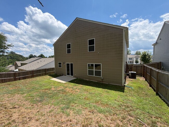Building Photo - Candler - Three Bedroom Modern Home