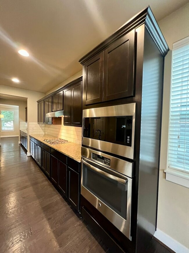 Building Photo - Large 5 Bedroom Home in Tumwater