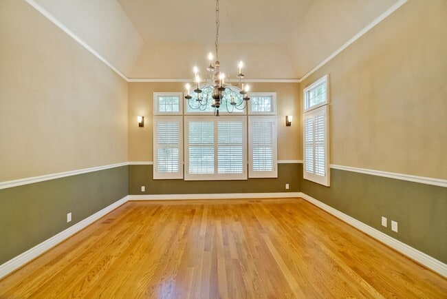 Building Photo - Stunning two-story spacious home on tranquil tree-lined street.