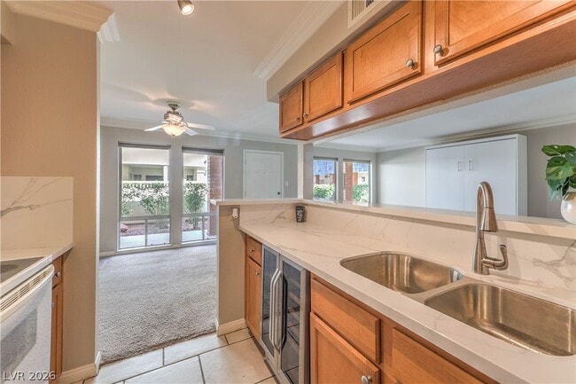 Building Photo - 714 Oakmont Ave
