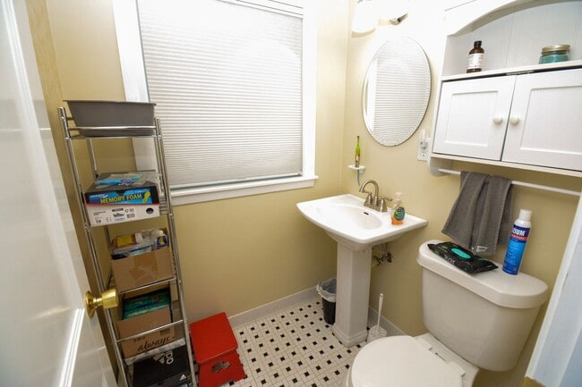 Building Photo - Bright & beautiful home at the end of a quiet cul de sac