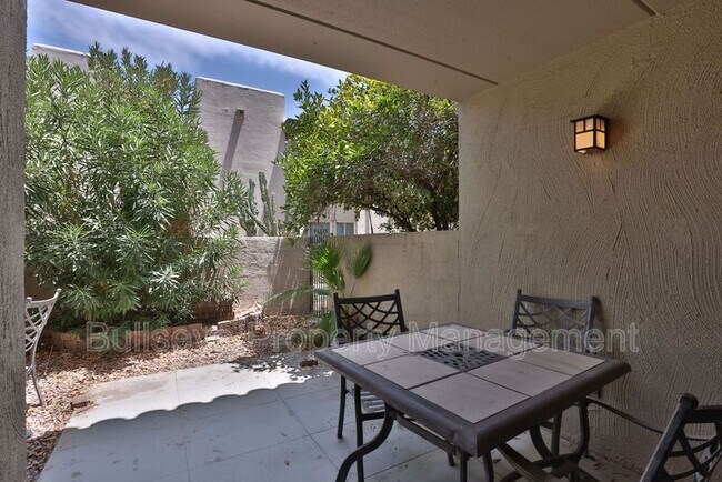 Building Photo - 4201 E Camelback Rd