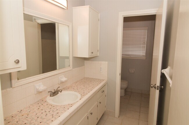 Building Photo - 1030 Montour Dr