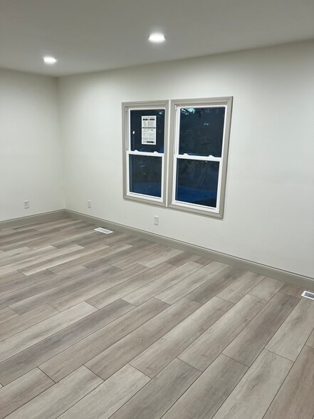 Building Photo - 1930 Elna Kay Dr