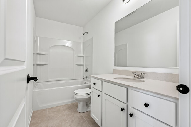 Building Photo - 1587 Syracuse Dr