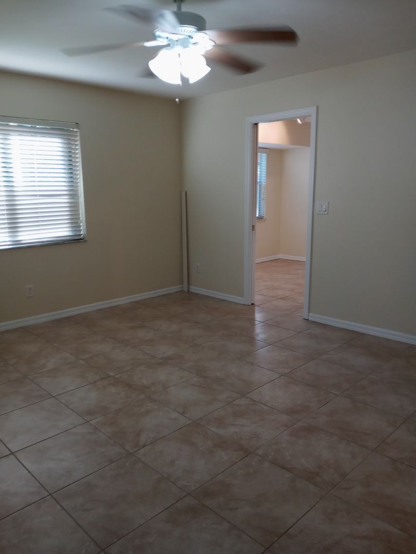 Building Photo - Charming 3-Bedroom Home in Port Charlotte, FL