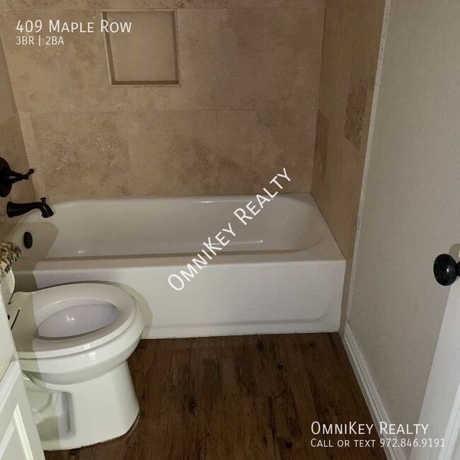 Building Photo - 409 Maple Row