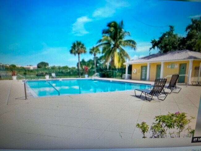 Building Photo - 1629 Meadows Cir W