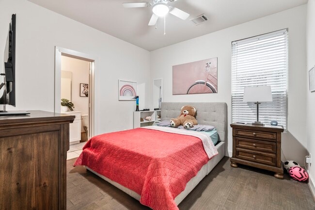 Building Photo - 2210 Lou Ellen Ln