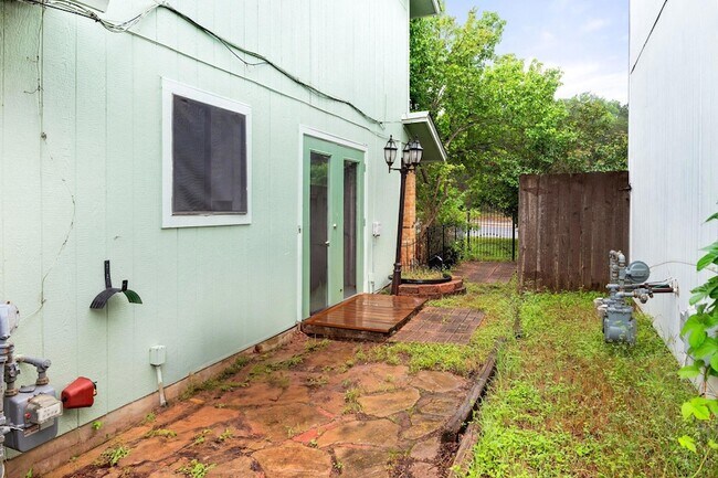 Building Photo - 3222 Tamarron Blvd