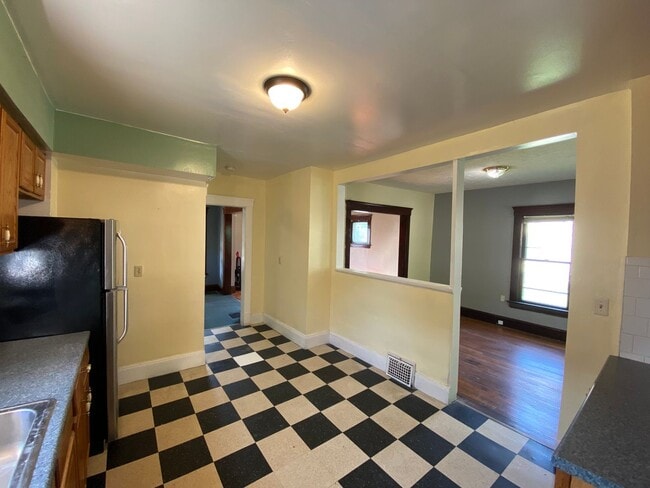Building Photo - ? Comfortable 3-Bedroom, 1.5-Bathroom Home...