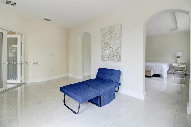 Building Photo - 15445 SW 26th Terrace