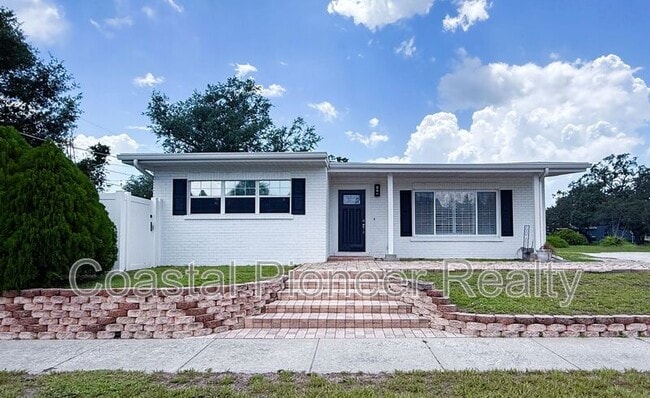Primary Photo - 3902 W Fig St