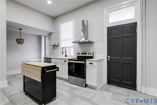Building Photo - 402 Stuart Cir