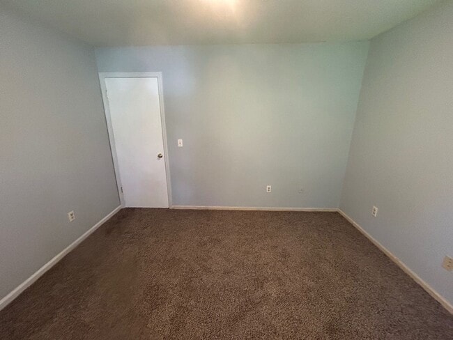 Building Photo - Charming 2-bedroom, 1.5-bath townhouse located in the desirable Irmo area near the Lake Murray Dam!
