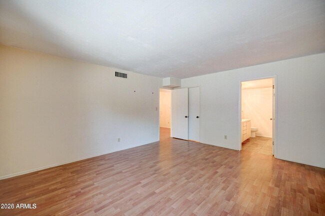 Building Photo - 616 E Manzanita Dr