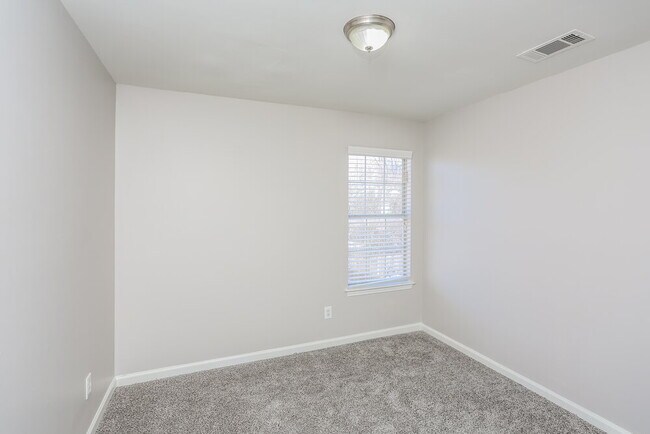 Building Photo - 5912 Chadwell Rd