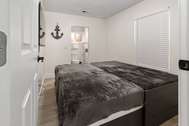 Building Photo - Beachside 3BR Home | Remodeled | AC | Garage Parking | Walk to Boardwalk