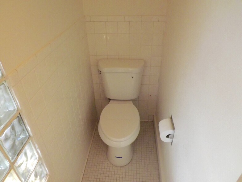 Building Photo - 115 N Park St