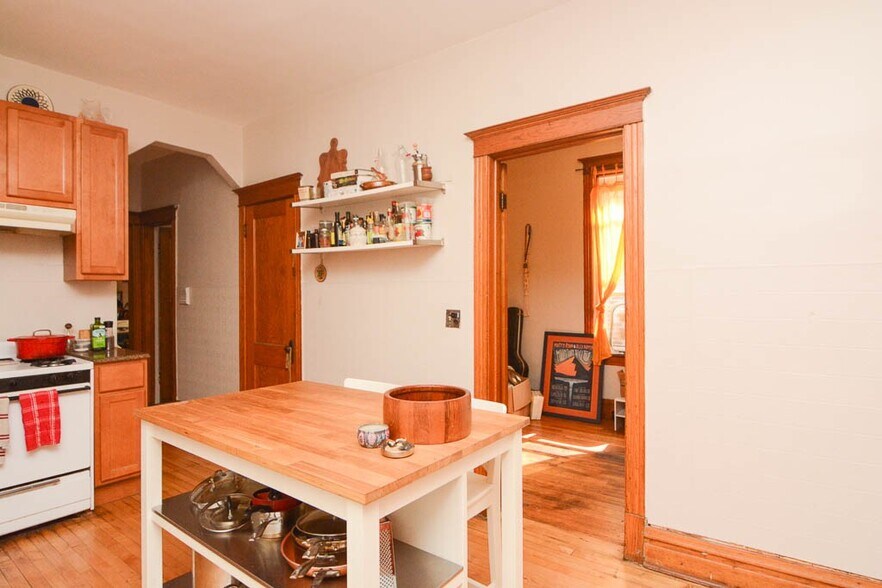 Building Photo - 2637 W Iowa St