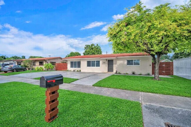 Building Photo - 8225 SW 39th St