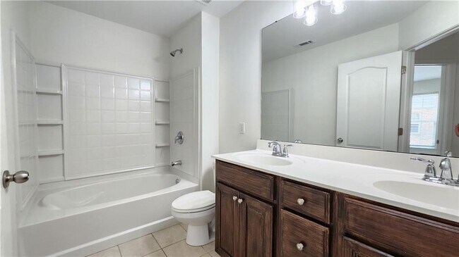 Building Photo - 3249 Brockenhurst Dr