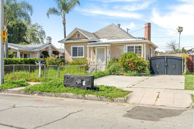 Building Photo - 621 E Kingsley Ave