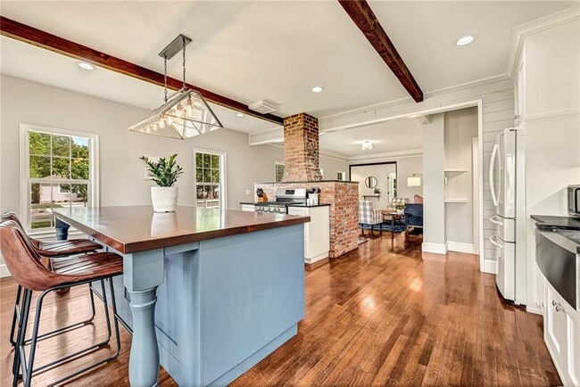 Building Photo - 801 NW C St