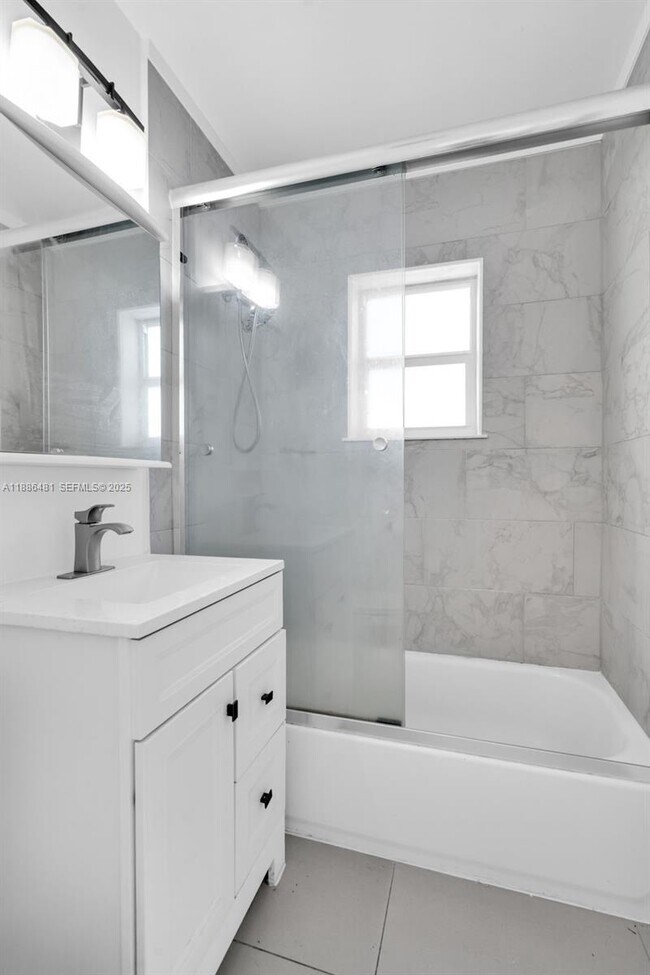 Building Photo - North 26th Avenue, Hollywood, FL 33020 - 3 BR 1 BA single-family home