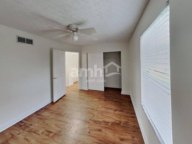 Building Photo - 328 Prairie Run Dr