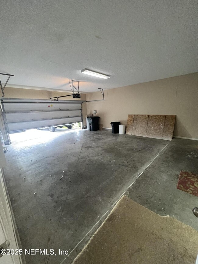 Building Photo - 232 S Field Crest Dr