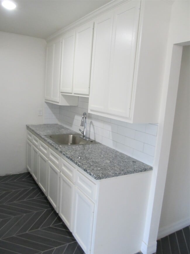 Building Photo - 1213 Trimm Ave