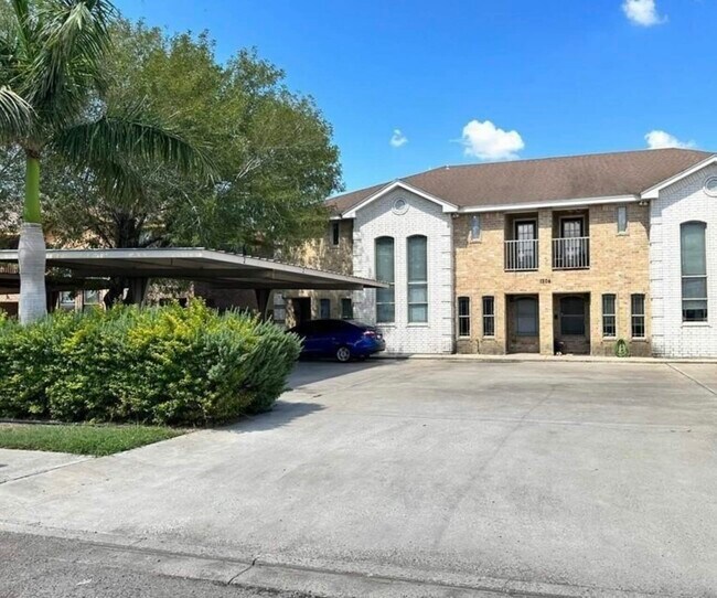 Building Photo - 1204 W Fig Ave