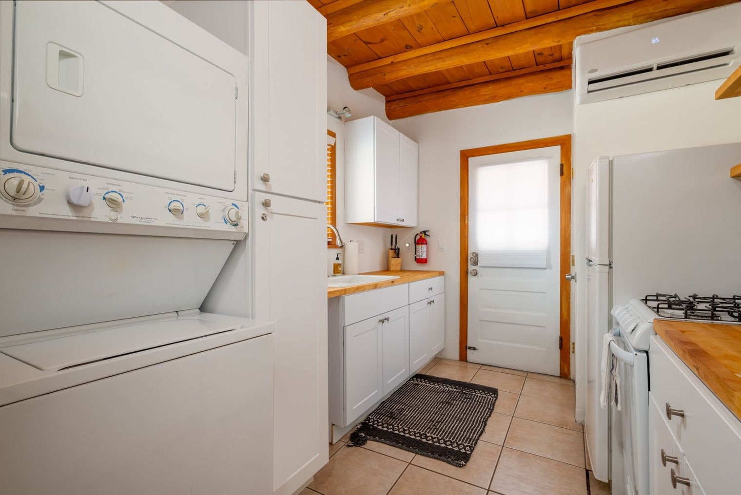 Building Photo - 616 1/2-721 Galisteo St