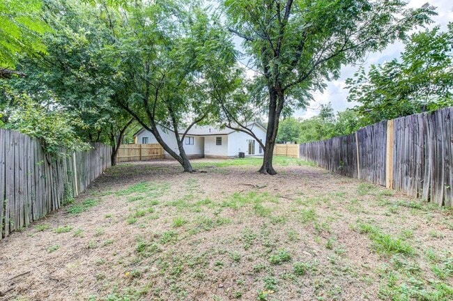 Building Photo - 5203 Bogey Ct