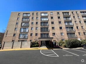 Building Photo - Light-filled Contemporary 1 Bedroom 1 Bath...