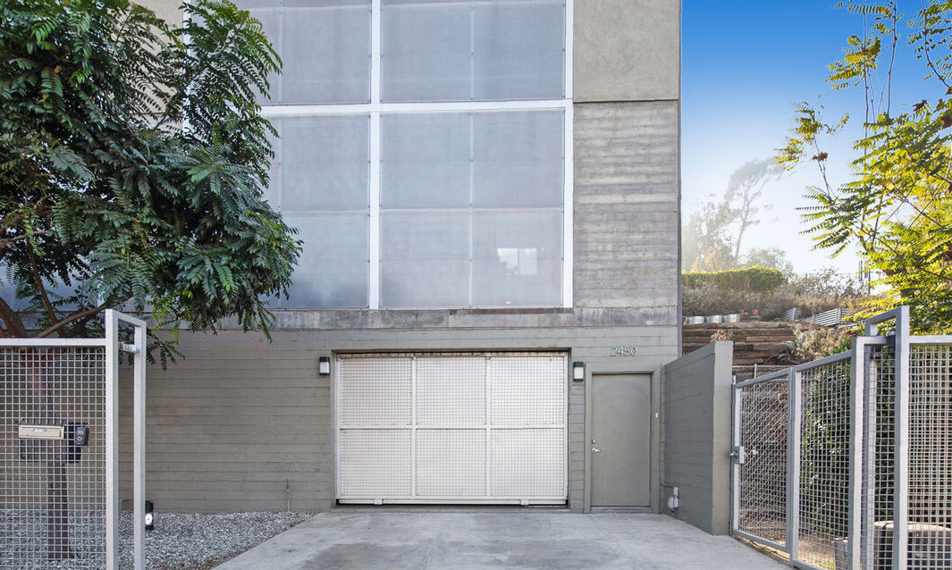 Building Photo - 2448 Riverside Dr