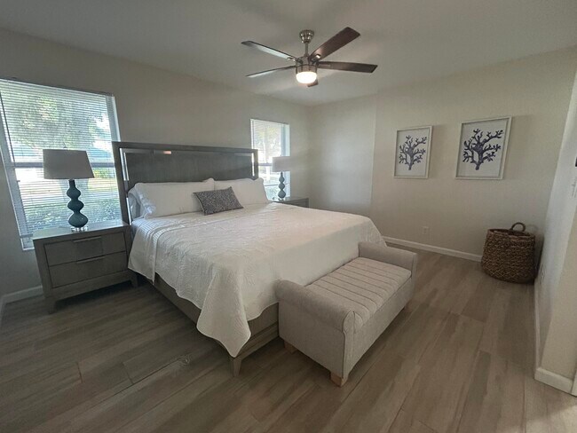 Building Photo - 1136 Staghorn St