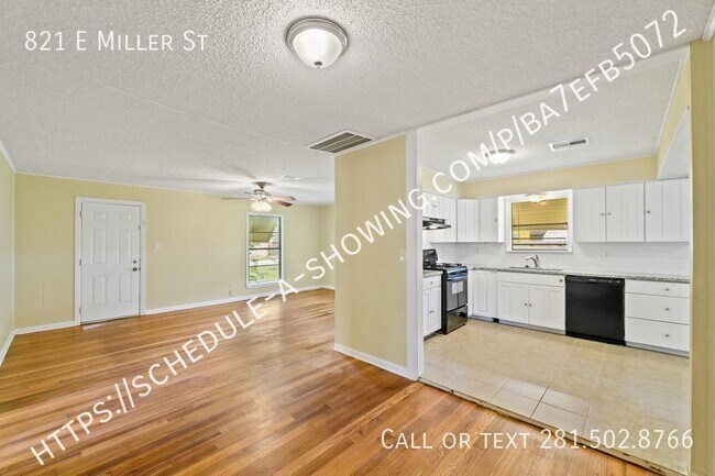 Building Photo - 821 Miller St