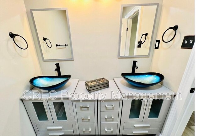 Building Photo - 417 Joy Dr