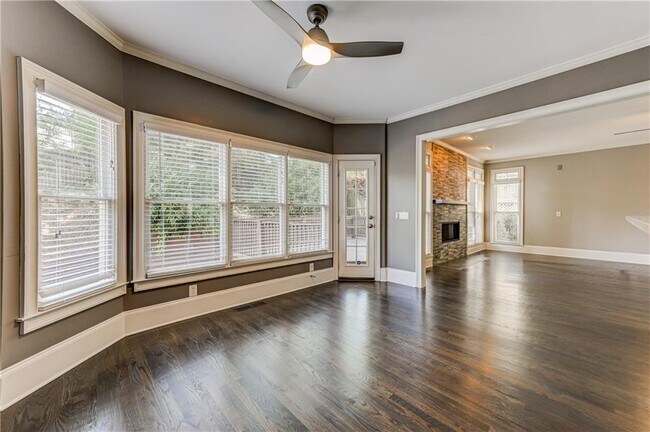 Building Photo - 2745 Lenox Rd NE