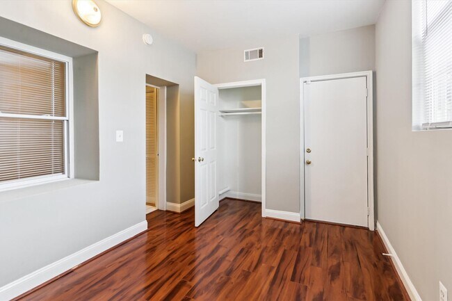 Building Photo - 1712 West Virginia Ave NE