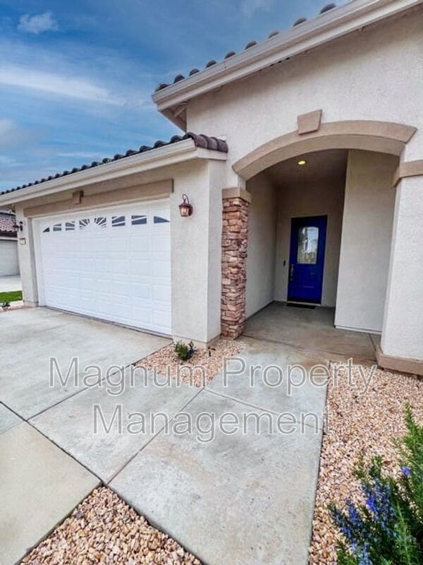 Building Photo - 31651 McCartney Dr