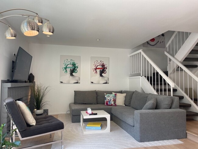 Building Photo - Stylish 3BR Townhome with Garage in Prestigious Woodbridge, Irvine