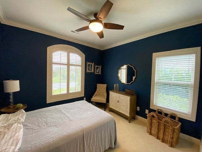 Building Photo - Beautiful Fully Furnished 3 bed 2 bath hom...