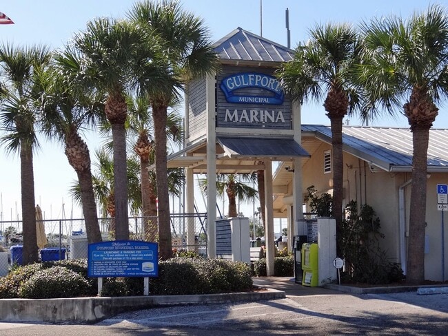Building Photo - Charming Home In Gulfports Marina District