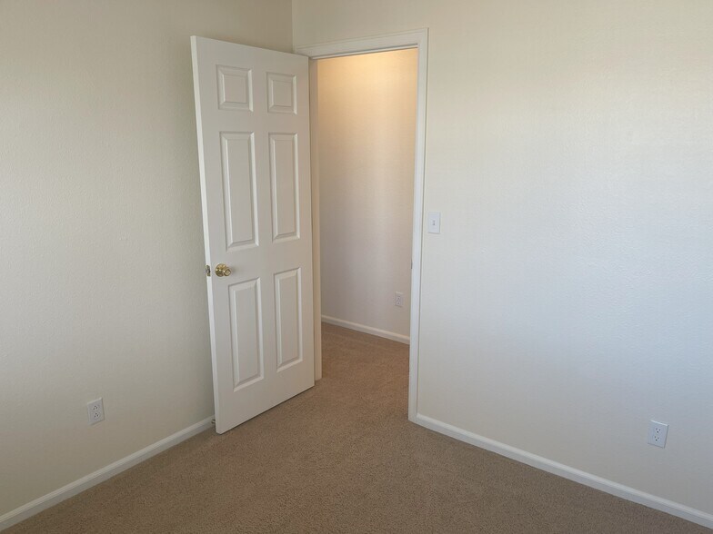 Building Photo - 9942 Sydney Ln