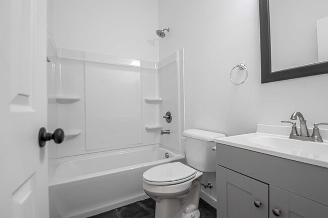 Building Photo - 214 S Park St